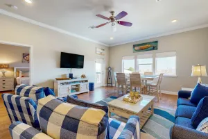Image of Cute luxurious condo - 2 minute walk to the beach!
