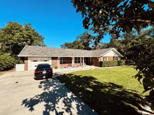 Image of Beautiful lake house just a mile from downtown Mount Dora.