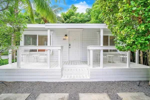 Image of Grove Bay Bungalow - 2/2 Gated Cottage-Walk to Bay