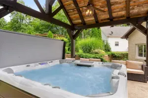 Image of The Grandview Retreat. Elite 4 bedroom & Hot Tub