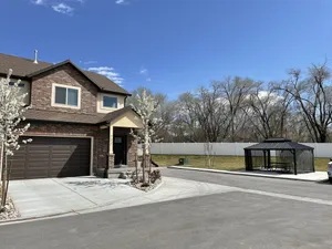 Image of Secluded townhome midway between downtown & skiing; min from shops, & dining