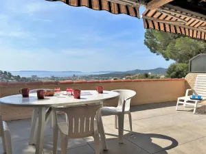 Image of Bormes-les-Mimosas: Appt climatisé, 5 couchages, parking, grande terrasse - FR-1-251-136