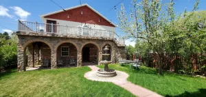 Image of Western Carriage House Studio Suite- Western themed retreat- Full Kitchen & Bath