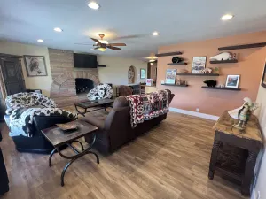 Image of Lake Powell, Vermillion Cliffs & Golf Course VIEWS - Oh My!!