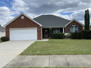 Image of Bright centrally located 3 bed\/2 bath with fenced private yard