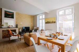 Image of Duplex joliment décoré et sa cour ensoleillée