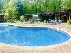 Image of Huge 14 Acre\/5000 Sqft Private Estate Hot Tub Firepit Tennis —LOTS Spaces!