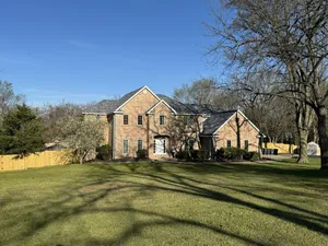 Image of Inground Pool, Hot Tub, Movie Theater, 6 bedrooms, 3 Baths in Carthage, MO