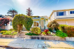 Image of Inviting retreat near Monterey Bay & San Lorenzo River w\/full kitchen & WiFi
