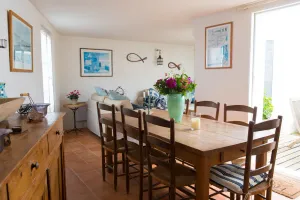 Image of Mid Island Cottage with large sunny garden