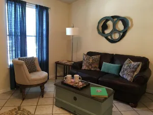 Image of FOOTBALL\/VISIT STUDENTS\/JOB\/HIGH ROAD 2 MILES TO FSU STADIUM, TV W.HULU,QUIET