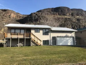 Image of Sunland Home Sleeps 10 adults. \nMinutes to Concerts at the Gorge!