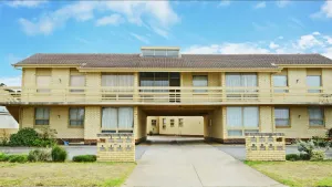 Image of Upstairs Beachfront Unit in Central Location