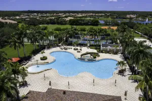 Image of Bella Terra - Top floor condo with Lake Views!