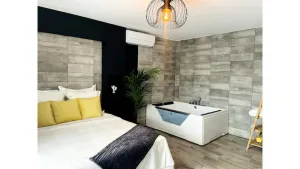 Image of Magnificent apartment with whirlpool bath.