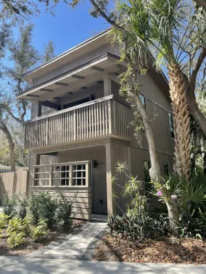 Image of Close to Beaches, quiet and private new guest house - full kitchen, deck & patio