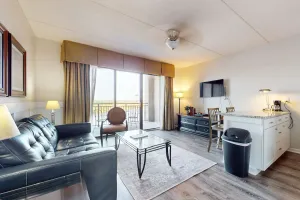 Image of Lovely Modern Condo w\/ Balcony - Walk to Riverfront Park