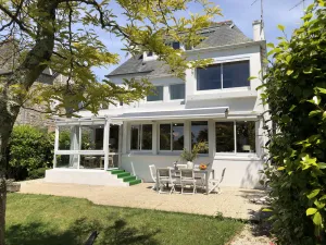 Image of wood-panelled sailor's cottage a stone's throw from the port