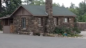 Image of Cozy Private Cabin Within Flagstaff City Limits~Freestanding Guesthouse