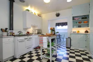 Image of Downtown Retro Bungalow Dog Friendly