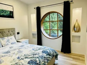 Image of *NEW* STUNNING Peninsula 'Poplar Cottage' close to beaches\/wineries