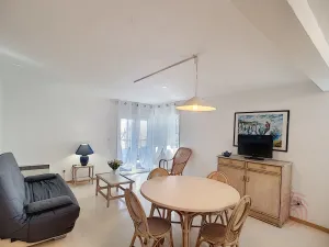 Image of Studio cosy à 50m des Thermes de Lamalou-les-Bains avec terrasse, wifi et animaux acceptés - FR-1-451-46