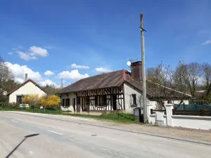 Image of house country close to the city shops shops nearby