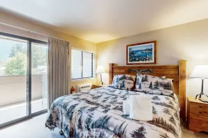 Image of Mountain view studio with pool, hot tub & balcony - walk to the lakeshore