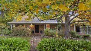 Image of Granite Cottage - historical and stylish