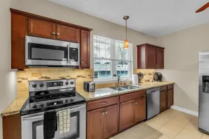 Image of 1,000 Sqft Cozy Condo in Ardmore Dist.,Pet frndly