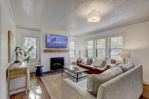 Image of Large luxury Home - Walk to Campus\/Stadium in the Heart of Norman