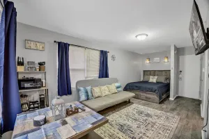Image of Rustic Spacious Studio\/Aurora area\/Sleeps 2\/Pet Friendly\/FREE WI-FI & Parking