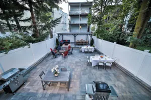 Image of Spacious Triplex with Large backyard FreePrkg
