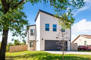 Image of Modern Tropical 5 BR\/8 BEDS Home in Heart of Dallas