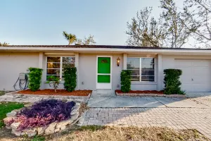 Image of Dog-friendly home with enclosed lanai & washer\/dryer - snowbird-friendly