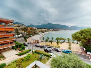 Image of Studio spacieux avec terrasse face mer et coin nuit, proche plages et commerces, à 10 min de Monaco - FR-1-196-337