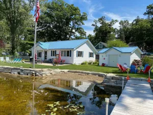 Image of Lake Front Blue Turtle Cottage on Patterson Chain of 7 Lakes 3BR, 1.5BA