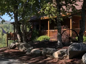 Image of Gorgeous White Mountain Log Home in Franconia - Hike, Bike, Golf, Ski and More!