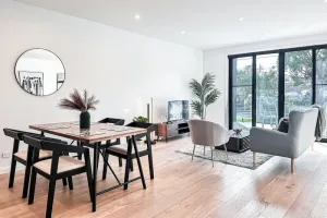 Image of This house is a 3 bedroom(s), 2 bathrooms, located in Glen Waverley, VIC.