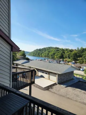 Image of Townhouse on Cheat Lake, close to town center and highways
