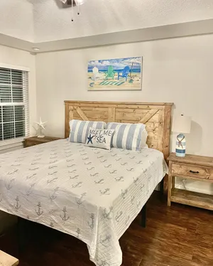Image of Relaxed 3BR Spot Near Beach Great for Families and Pets