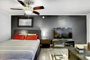 Image of Newly Renovated Casita in Mesa, King-Sized Bed and Lightening Fast WiFi