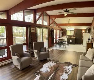 Image of City Escape: Cozy 2 bedroom Chalet in Jim Thorpe