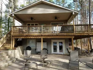 Image of Lake Front Cozy cottage