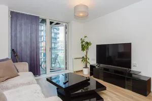 Image of 1 Bed in Canary Wharf with Vibrant City Views