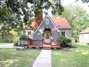 Image of The Ginger Bread House~Central Location~King Beds~Charming