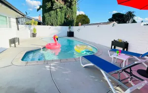 Image of FAMILY POOL HOME\/ 3-BDR\/KING BED\/Sleeps 10\/Game Room\/Arcade\/near UCR
