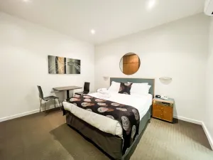 Image of 435 Ex hotel room suite in the city