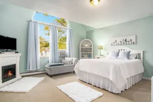 Image of Stunning 5 Bedroom home blocks from Lake Michigan!