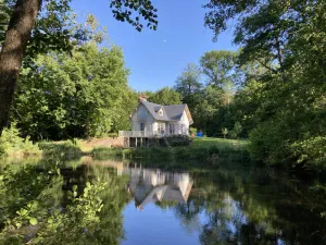 Image of Secluded 127m² Cottage in Rambouillet Forest with Pond, Fireplace, and Terrace